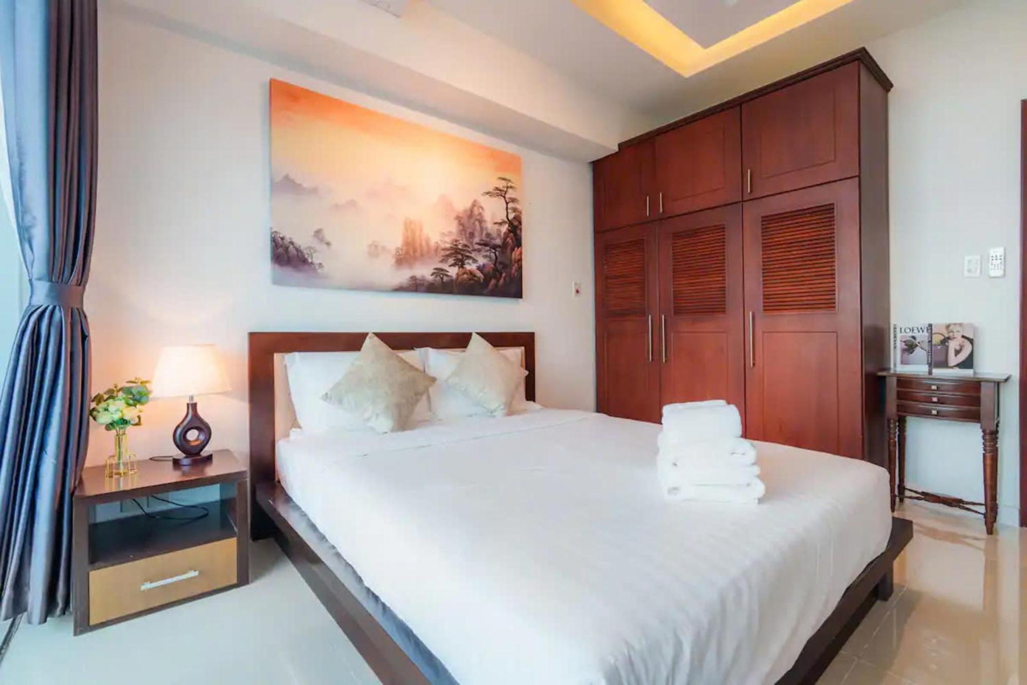 Salute De Sailing Tower - Palace Garden District 1 * TP. Hồ Chí Minh