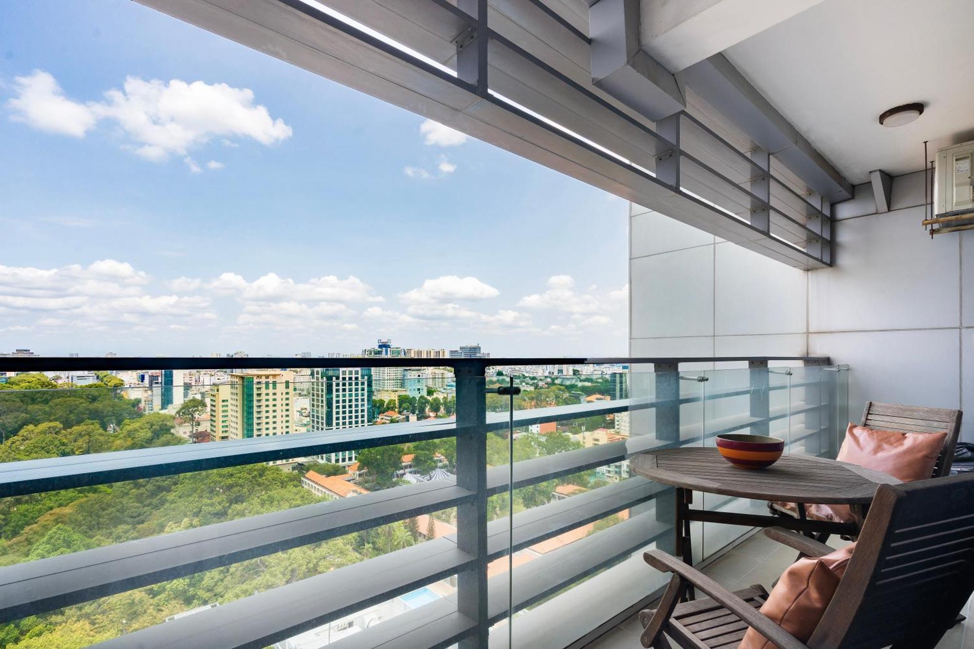 Salute De Sailing Tower - Palace Garden District 1 * TP. Hồ Chí Minh